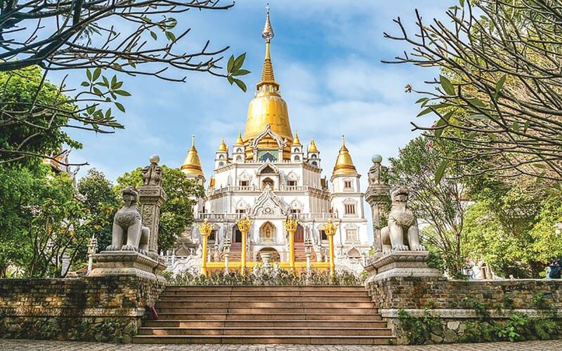 Buu Long Pagoda is a stunning spot in Saigon, perfect for taking photos