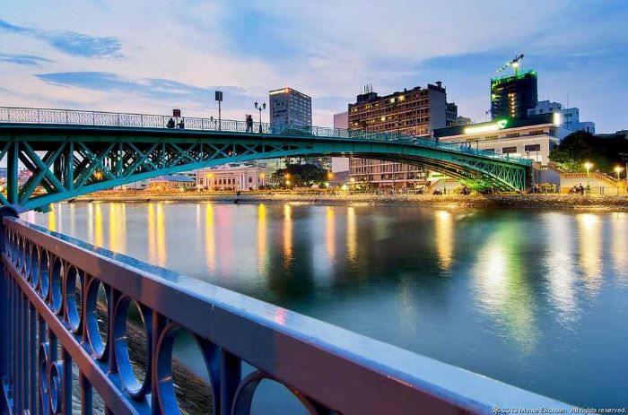 Mong Bridge has witnessed the ups and downs of the city throughout its long history