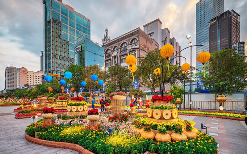 Nguyen Hue Flower Street has become a beloved “New Year’s opening ritual” for Saigon