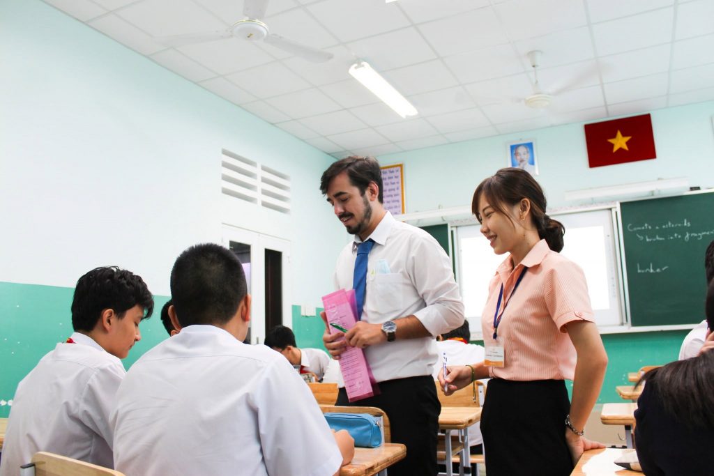 Nhân viên học vụ - người bạn đồng hành cùng giáo viên và học sinh trong mỗi tiết học